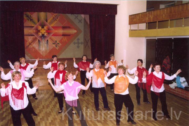 pašdarbības kolektīvi